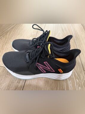 New Balance Yellow Women's Running Sneakers WROAVRM1